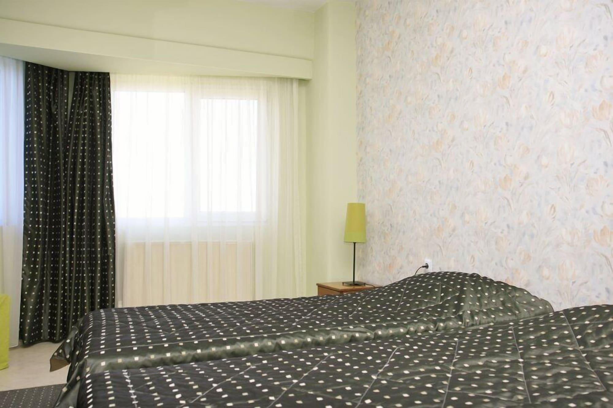 Assembly Hotel Anchialos Bagian luar foto